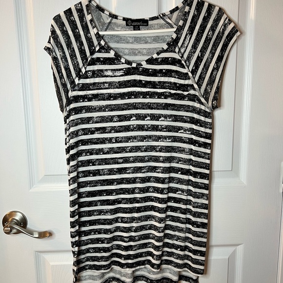 Signature Studio Women’s Large Black & White Striped Shirt - Picture 2 of 10
